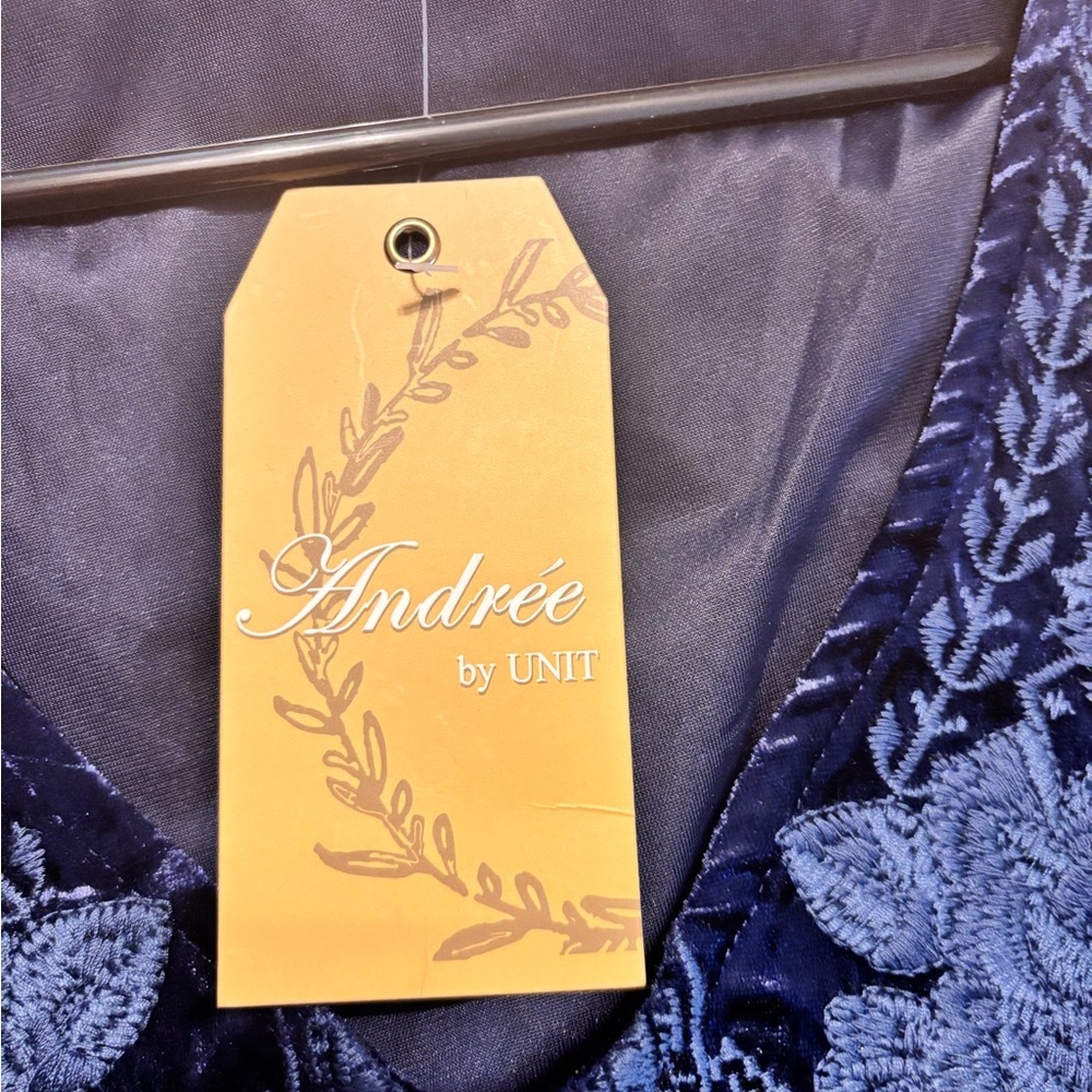 ANDREE BY UNIT Navy Blue Velvet Blouse - Picture 2 of 6